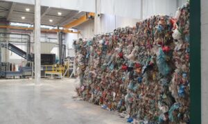 ISOIL_case study_impianto di riciclo della plastica dove sono stati installati i misuratori e convertitori ISOMAG di ISOIL Industria